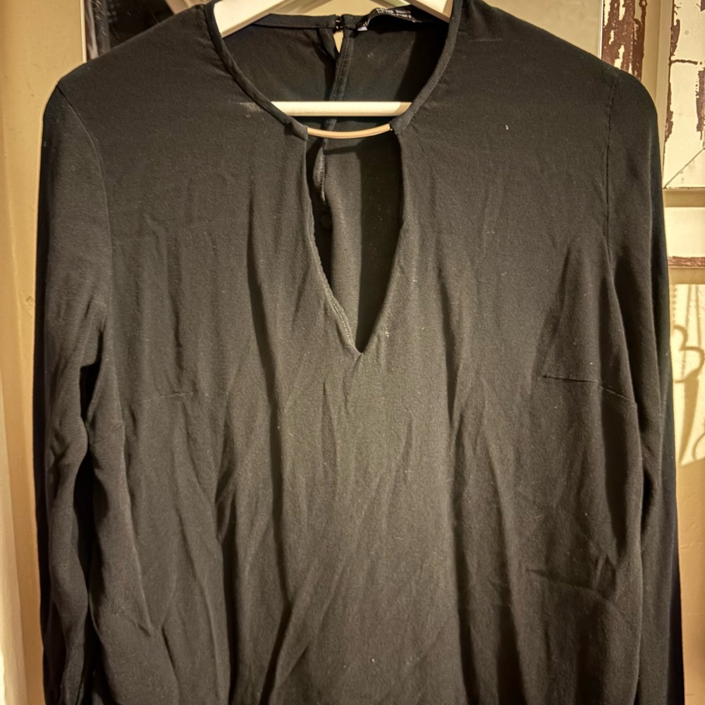 Women’s MNG basics Elegant Black Long Sleeve Blouse with Metal Collar and Button